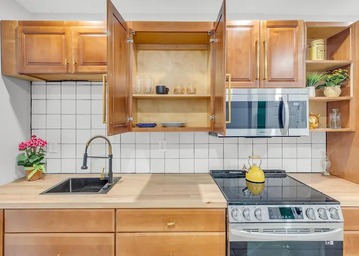1 Bedroom Patio Paradise In Central City