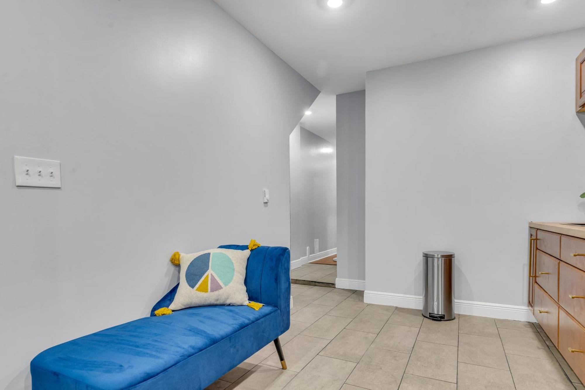 Apartment 1 Bedroom Patio Paradise In Central City *
