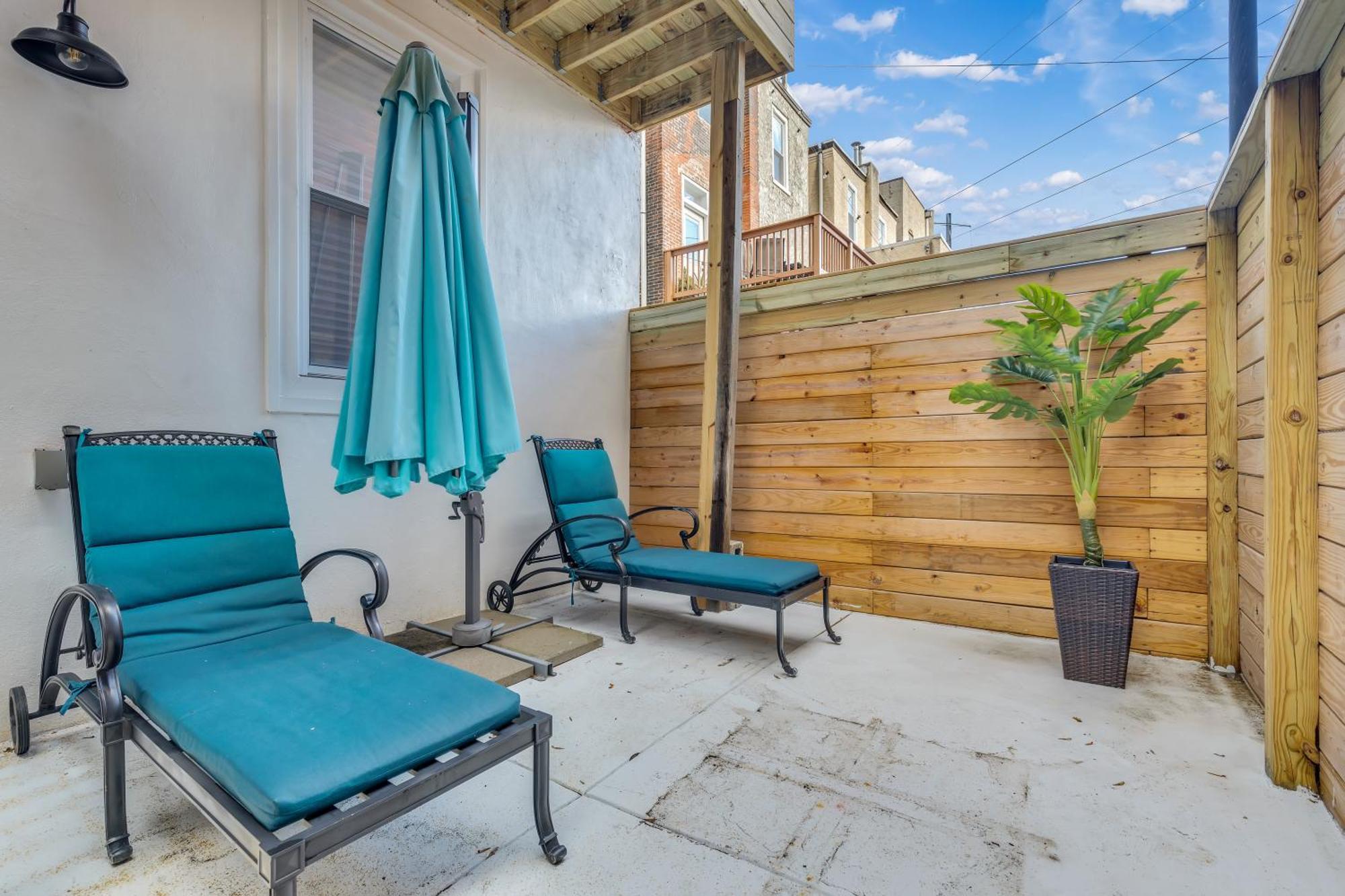 1 Bedroom Patio Paradise In Central City