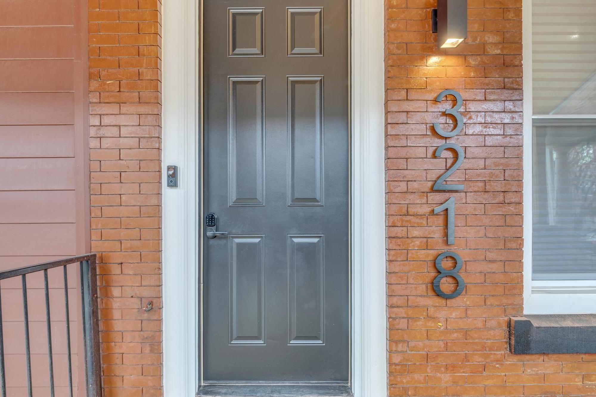 Apartment 1 Bedroom Patio Paradise In Central City