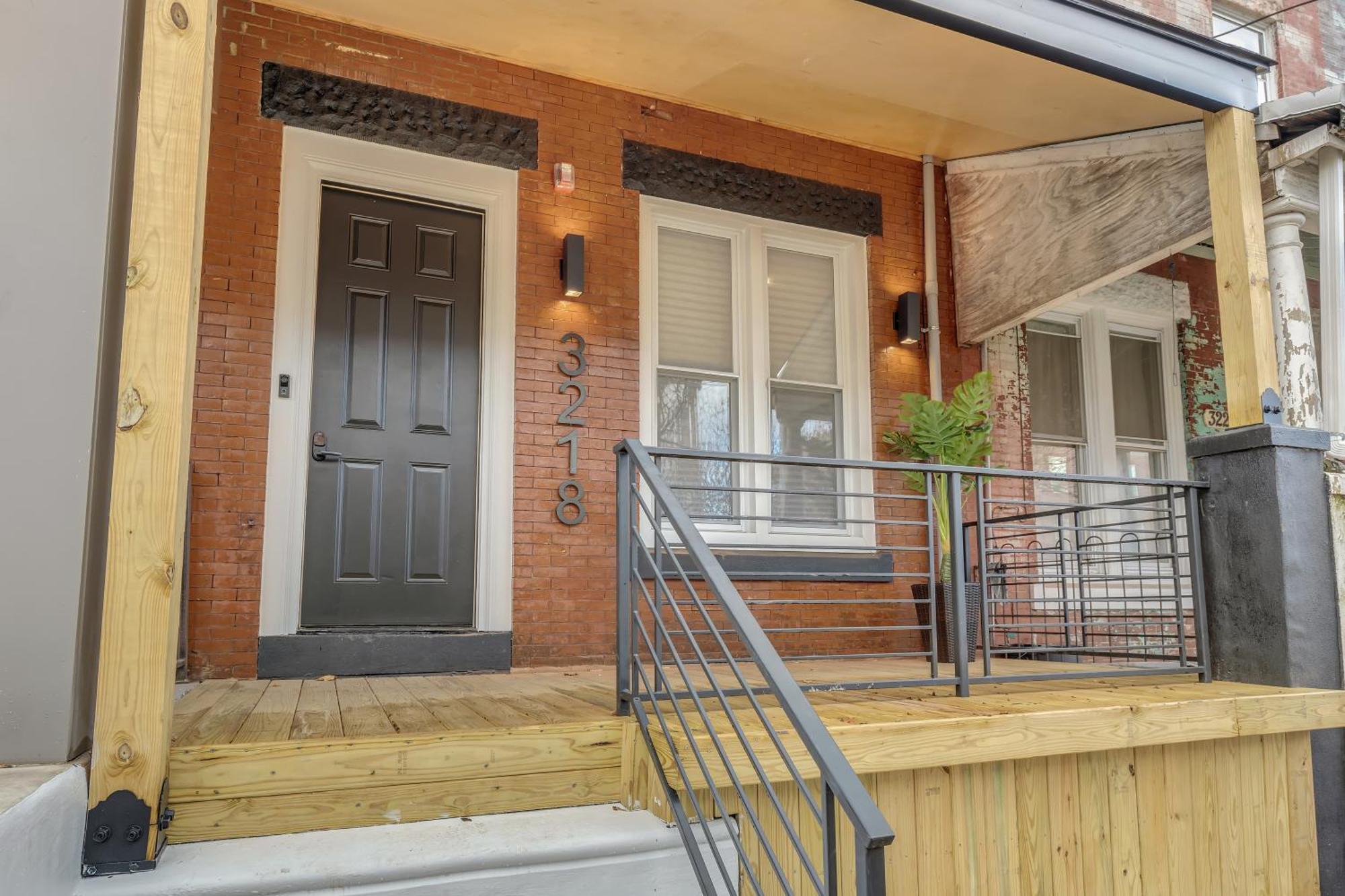 Apartment 1 Bedroom Patio Paradise In Central City